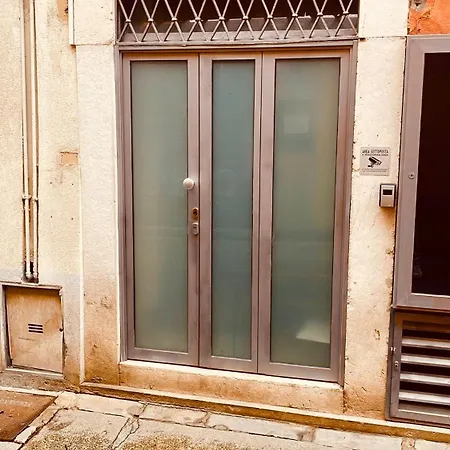La Casa Di Alissia A 아파트 *